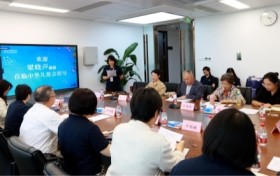 著名作家梁晓声做客中华儿慈会